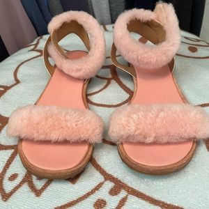 Ugg Fluff Springs in Pink size 6.5